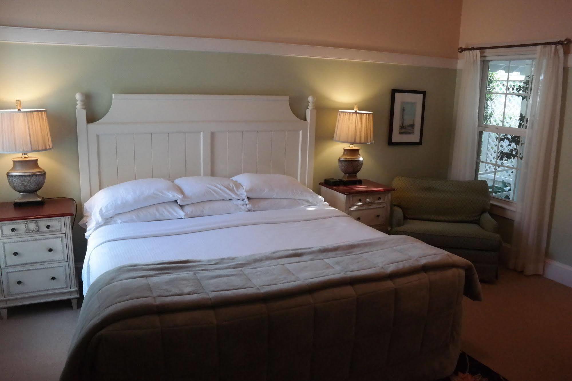 Beach Spa Bed & Breakfast バージニアビーチ エクステリア 写真